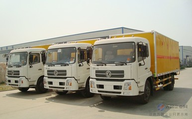 東風10噸爆破車 康機190馬力發動機助力高效道路貨物運輸