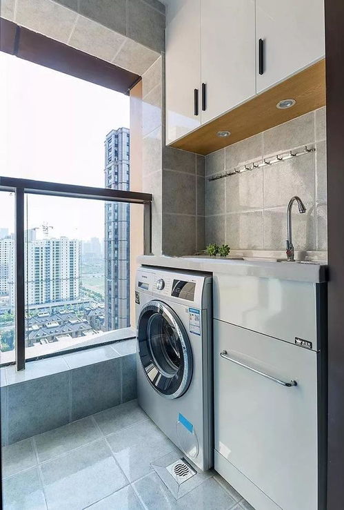 陽臺地面磚鋪設美學與耐用之道，兼顧共享洗衣機區域實用設計